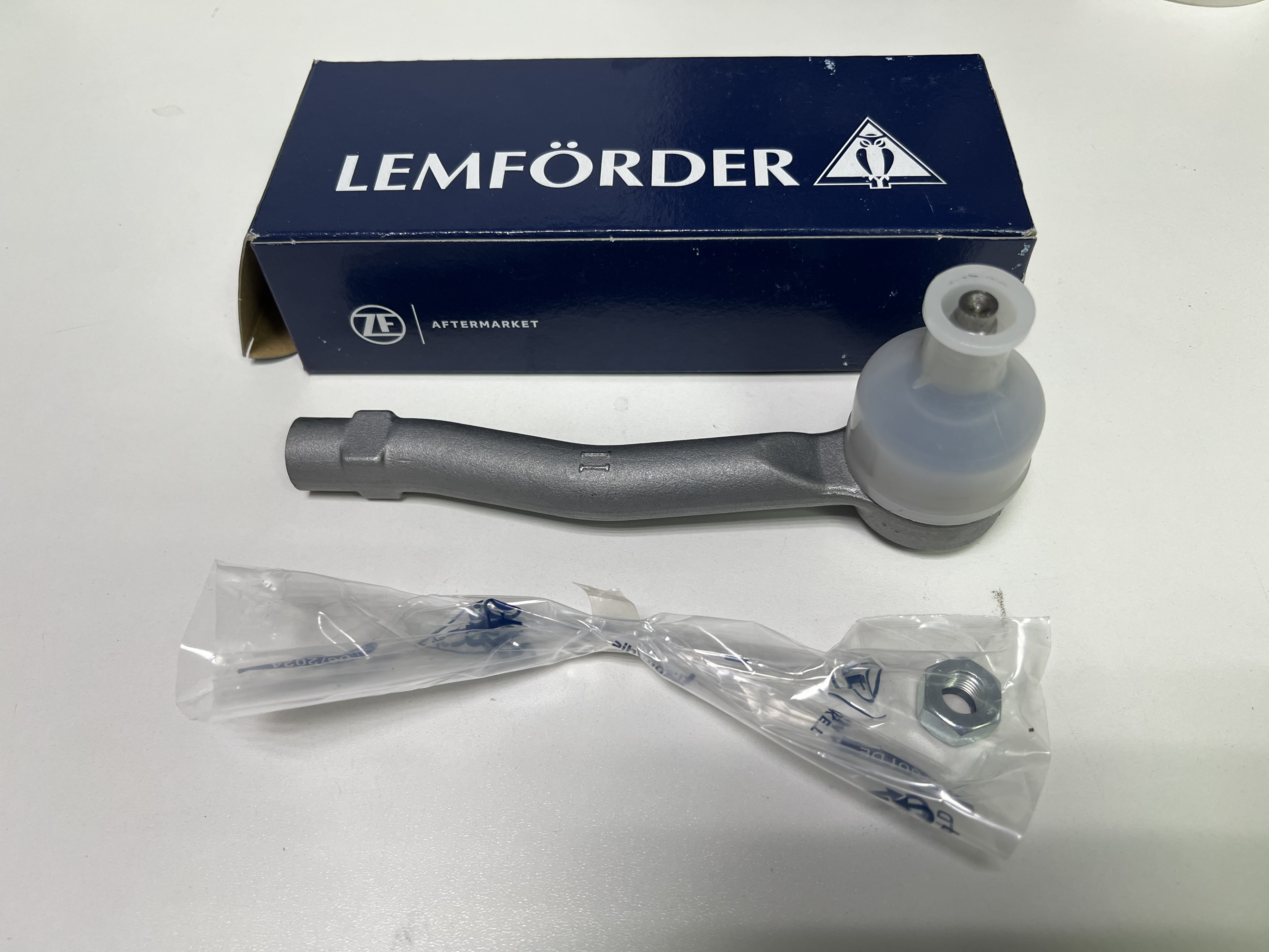 Наконечник рулевой тяги LEMFORDER 3556501 правый